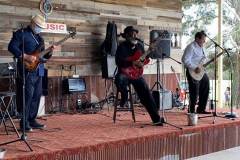 rising-sun-vineyard-live-music-king-v